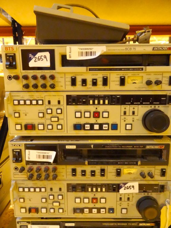 Sony BVW-75P Betacam SP video cassette recorder, B...