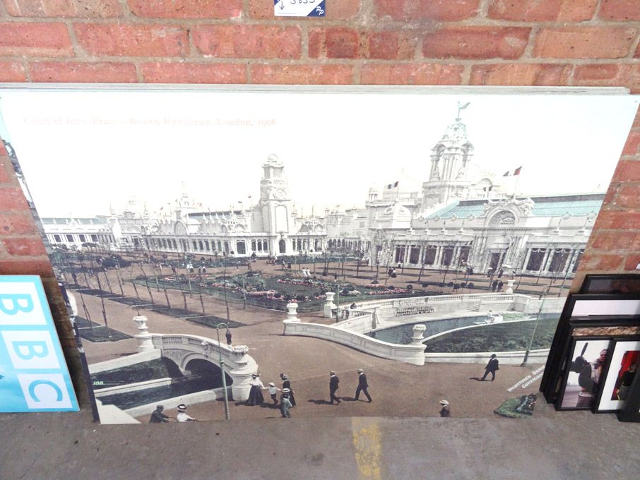 10x various London scenes prints, 1350x1000mm