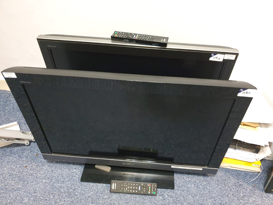 Sony KDL-32EX401 LCD TV on stand with remote & Son...