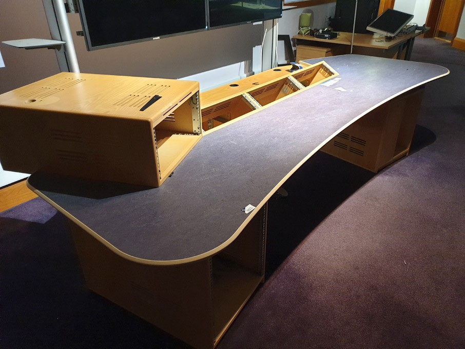 Custom Consoles curved studio desk, 3100x1200mm