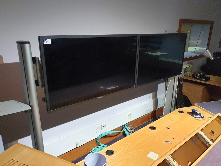 2x Philips BDL4220QL LCD 42" monitors on modular a...