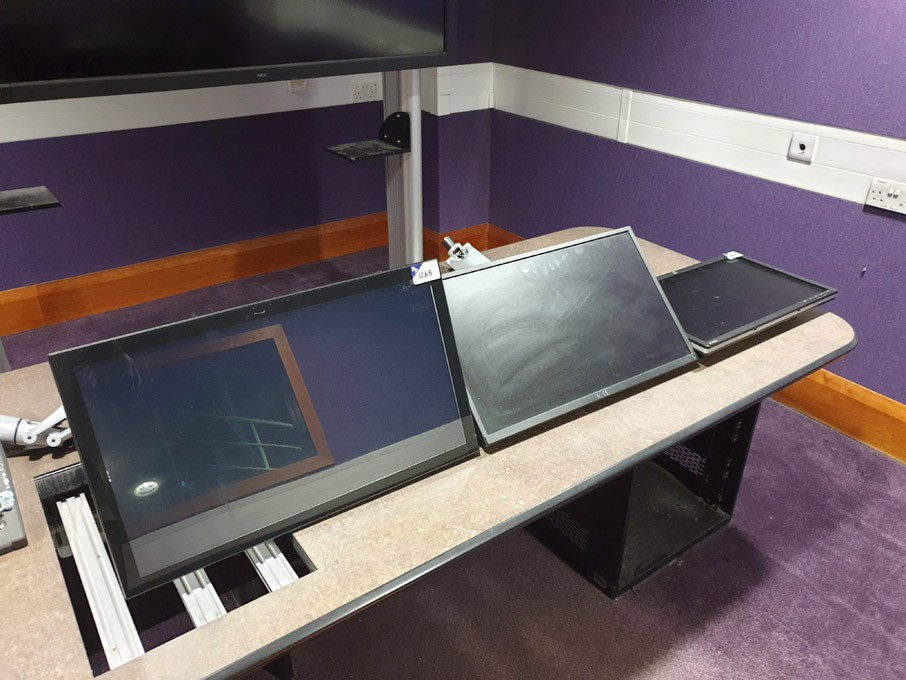 Ilyama Prolite T2435MSC monitor, Dell 22" monitor,...