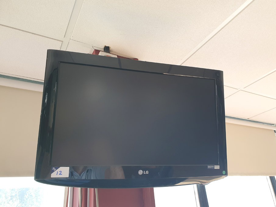 2x LG 26LH2000ZA LCD TV's on wall brackets