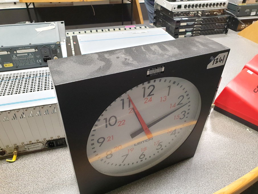 Leitch ADC-5112L slave studio clock