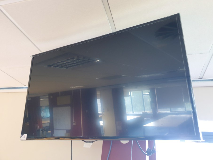 Samsung UE42F5000AK LCD TV on wall bracket with re...