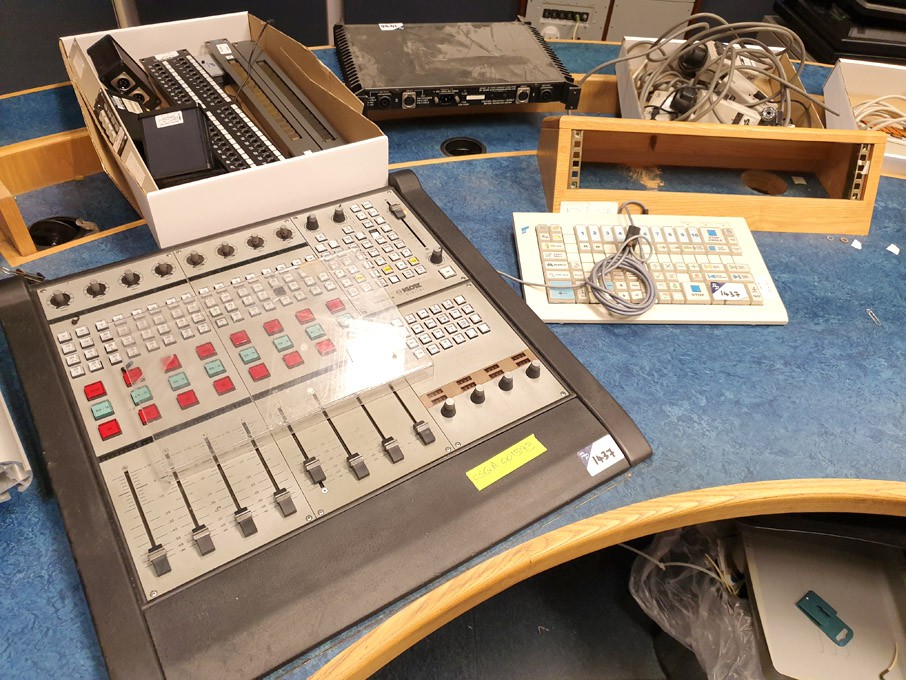 2x Klotz digital Vadis D.C11 8 channel mixing cons...