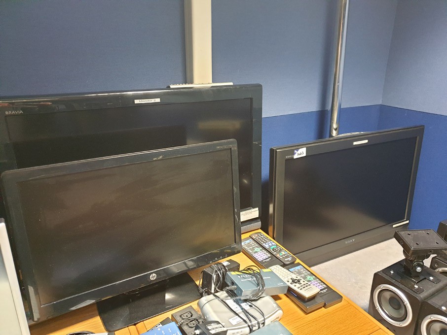 Large Qty various Sony, HP, monitors / TV's, 2x AV...