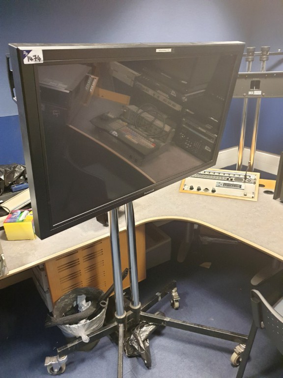 Panasonic TH-42PH20ER monitor on Unicol mobile sta...