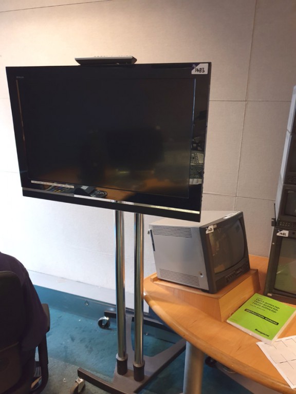 Sony KDL-32V5500 LCD TV on Unicol mobile stand wit...