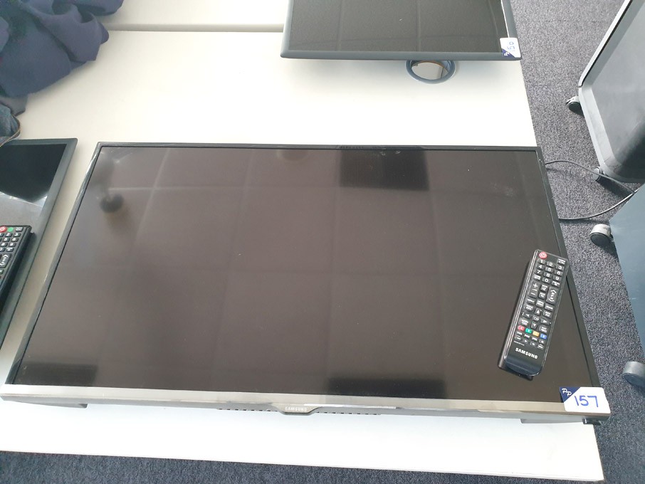 Samsung UE32H5000AK LCD TV with remote