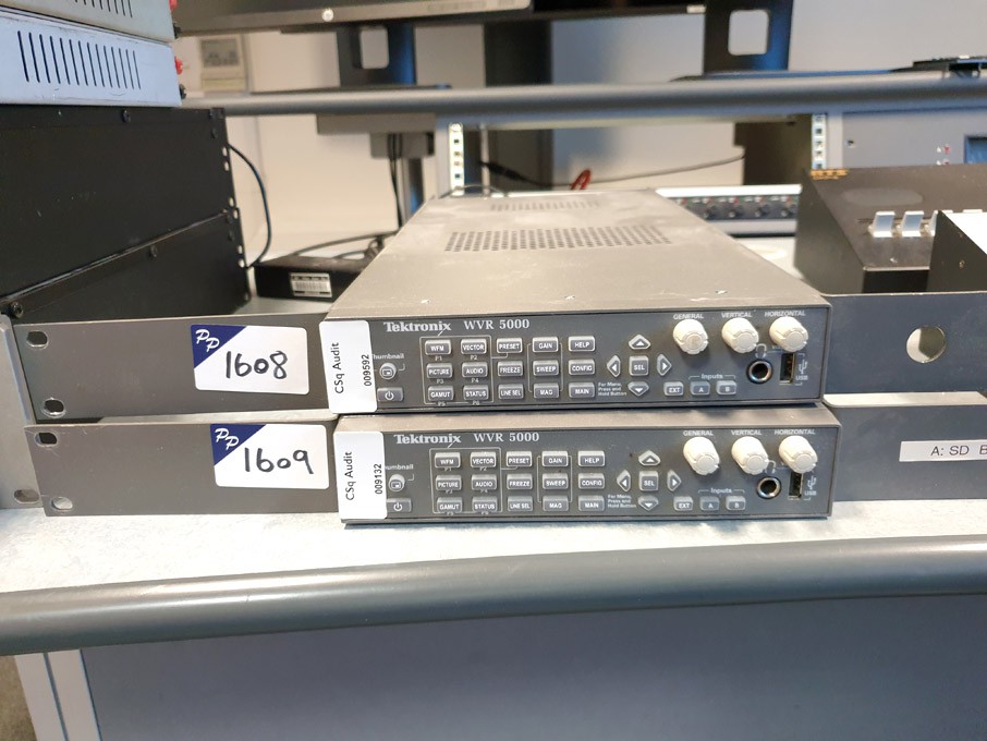 Tektronix WVR500 waveform / vector monitor