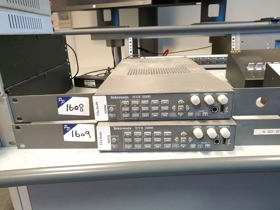 Tektronix WVR500 waveform / vector monitor