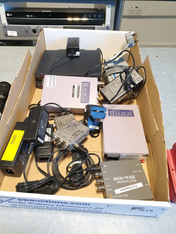 Qty various Avocent HMX250 KVM switches, Balbox du...
