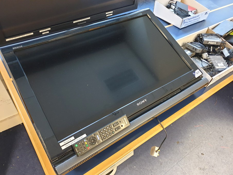 Sony Bravia KDL-32V4000 LCD TV with remote