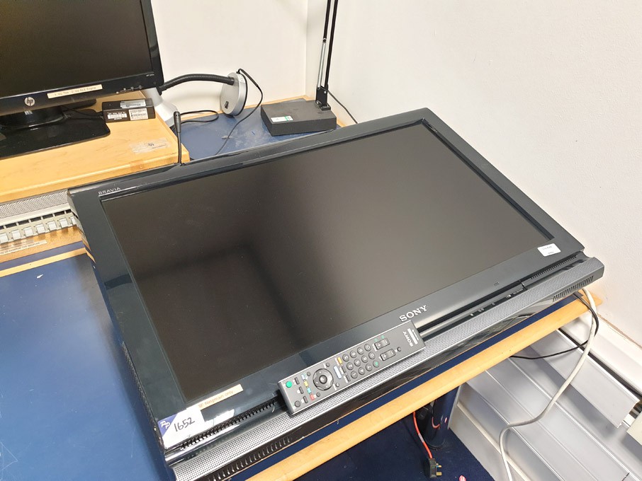 Sony Bravia KDL-32V4000 LCD TV with remote