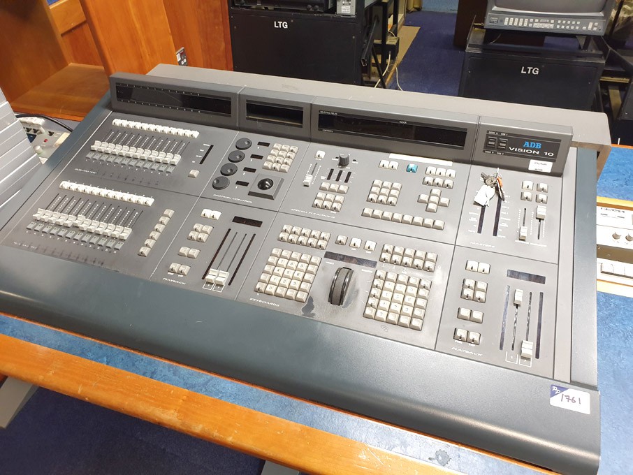 ADB V10-ST2-2VGA EMC lighting console inc: 8x ADB...