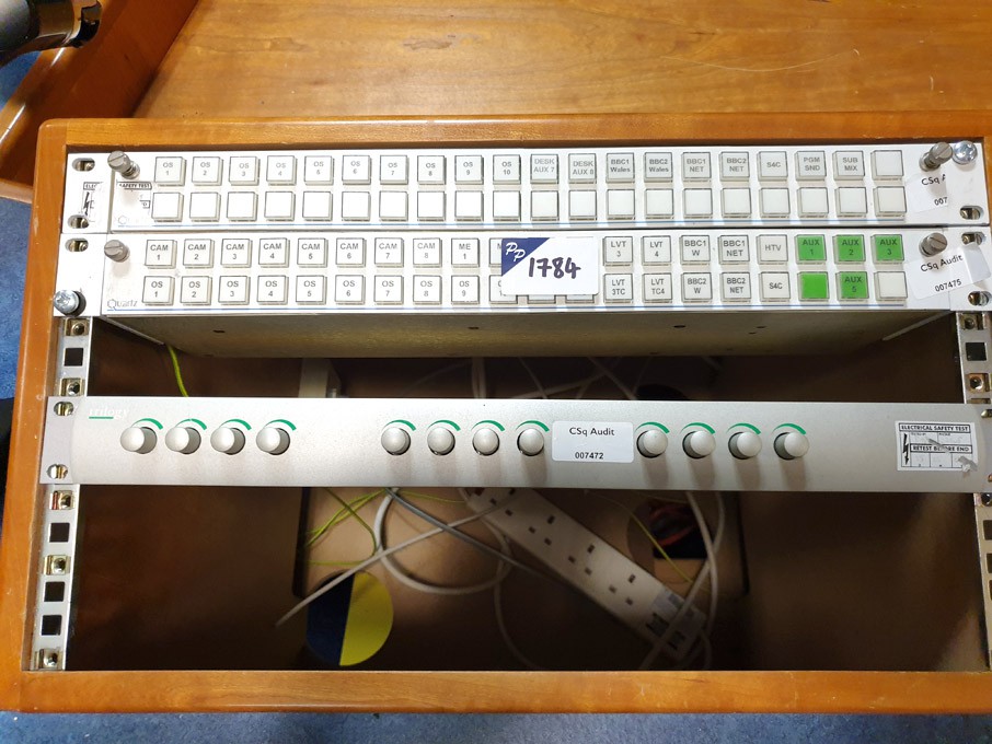 6x Quartz CP-3201 LCD button panels, 4x Trilogy 50...