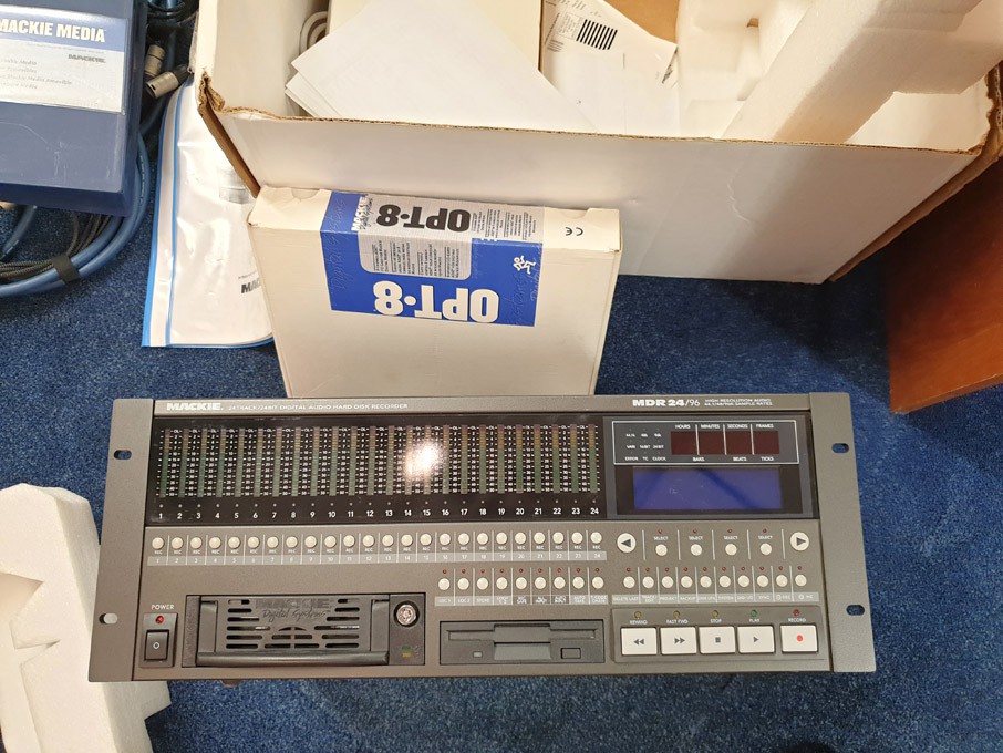 Mackie MDR24/96 24 track non linear recorder (boxe...