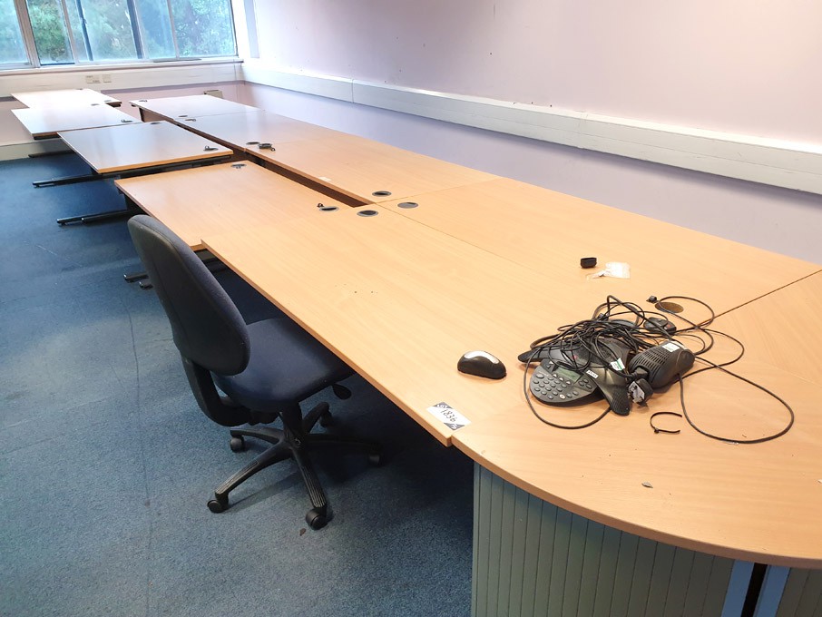 9x beech 1600x800mm office desks with 2x beech cor...
