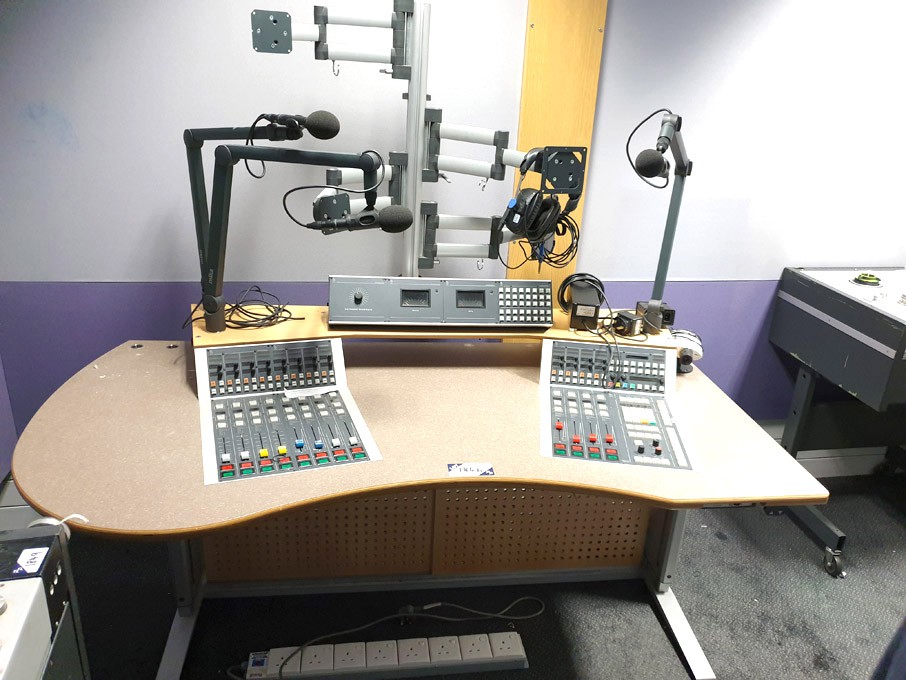 DHD digital audio desk, 12 mixing channels with 3x...