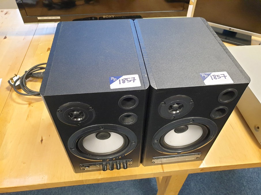 Behringer MS40 digital stereo near field monitors