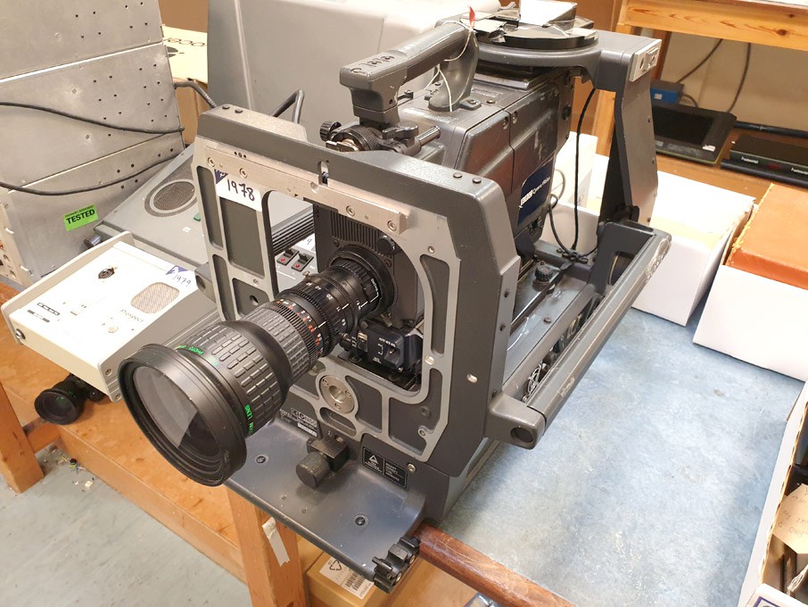 Sony BVP-E30WSP video camera with camera/lens adap...