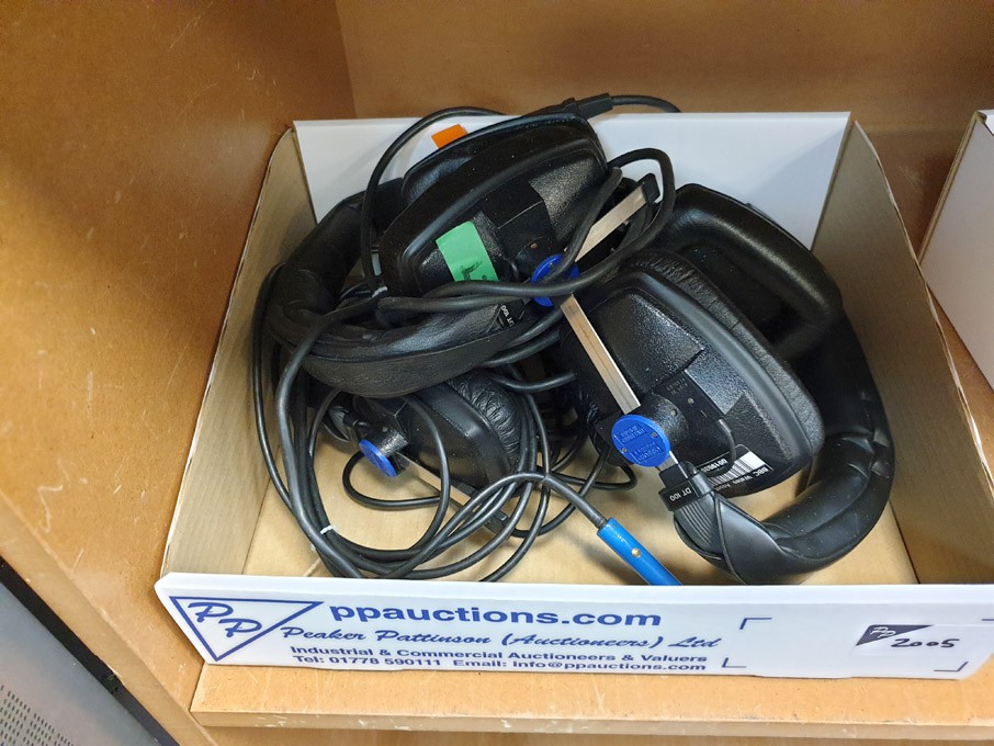 3x Bayer DT100 headphones