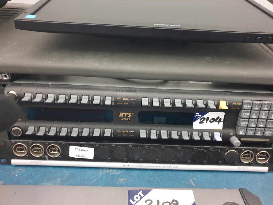 2x RTS KP-32 key panel