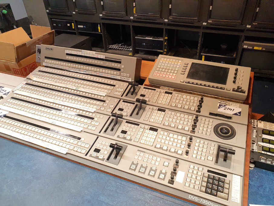 Sony DVS-7350 system console panel with equipment