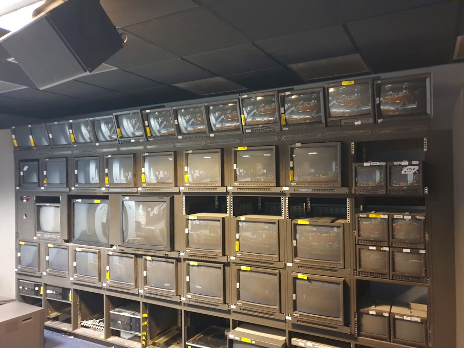 44x Sony, JVC, Ikegami etc CRT studio monitors to...