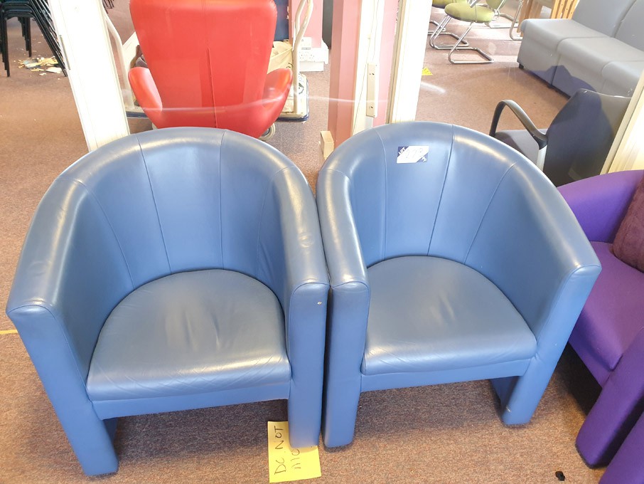 2x blue leather effect reception seats