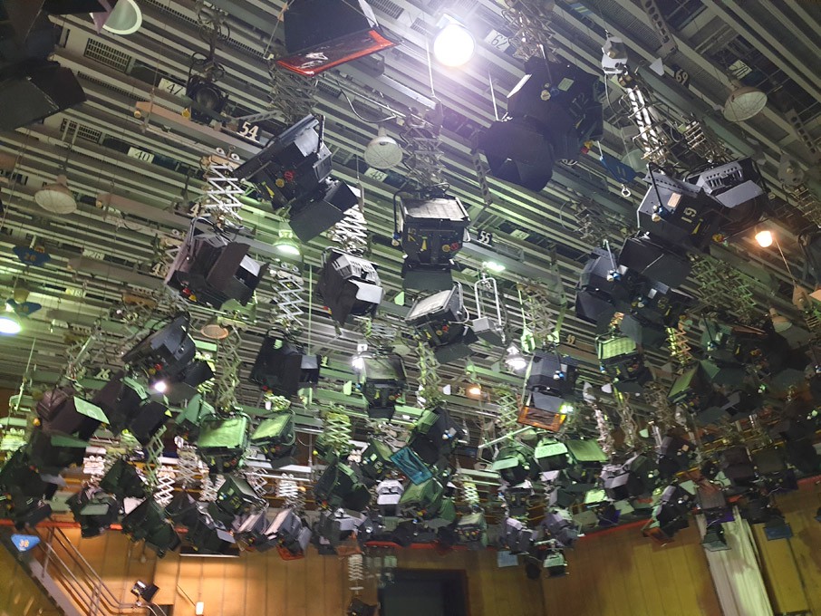 Qty various Quartz Color etc studio lights as lott...