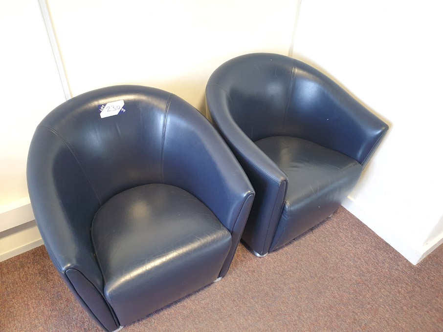 2x blue leather effect reception seats