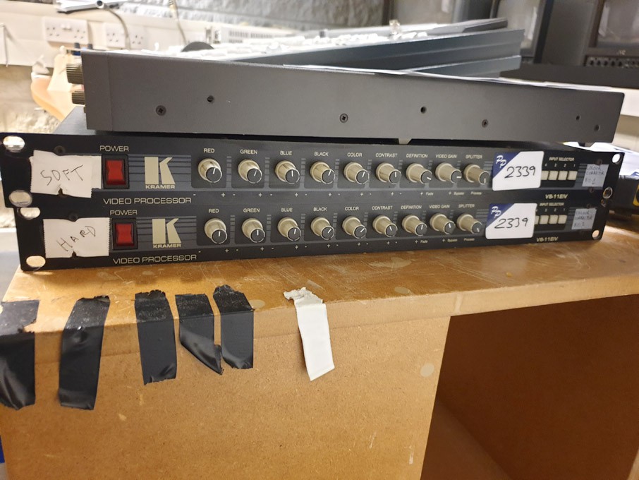 2x Kramer VS-11E1V video processors