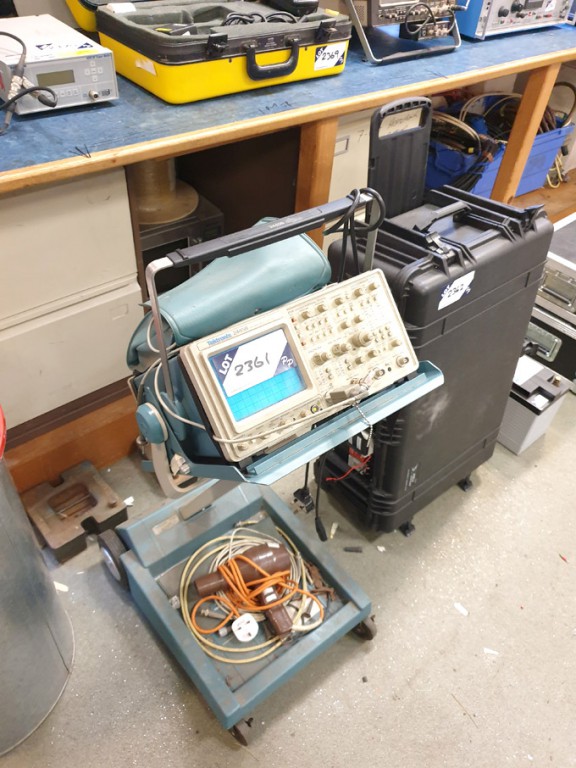 Tektronix 2445B 200MHz 4 channel oscilloscope on T...
