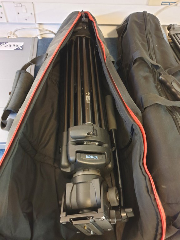 Vinten Protouch PT525 camera tripod with Pro 5 flu...