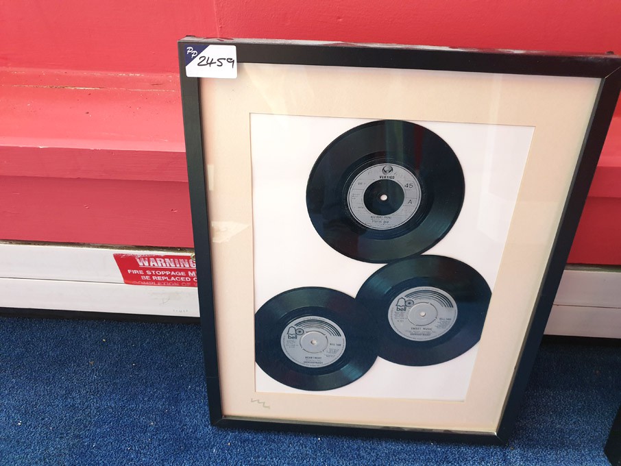 Status Quo, 2x Showaddywaddy singles in frame, 535...