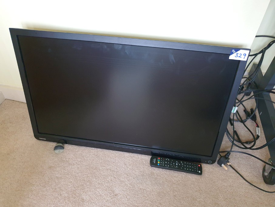 Toshiba 32" LCD TV with remote