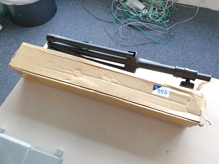 2x floor type speaker stands