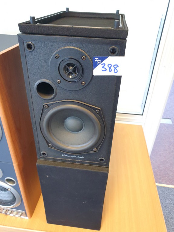 Pair Wharfdale Diamond 6R studio speakers