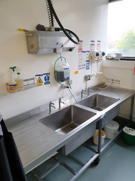 Mobile stainless steel twin kitchen sinks, 2400x70...
