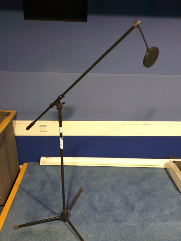 Floor standing microphone stand