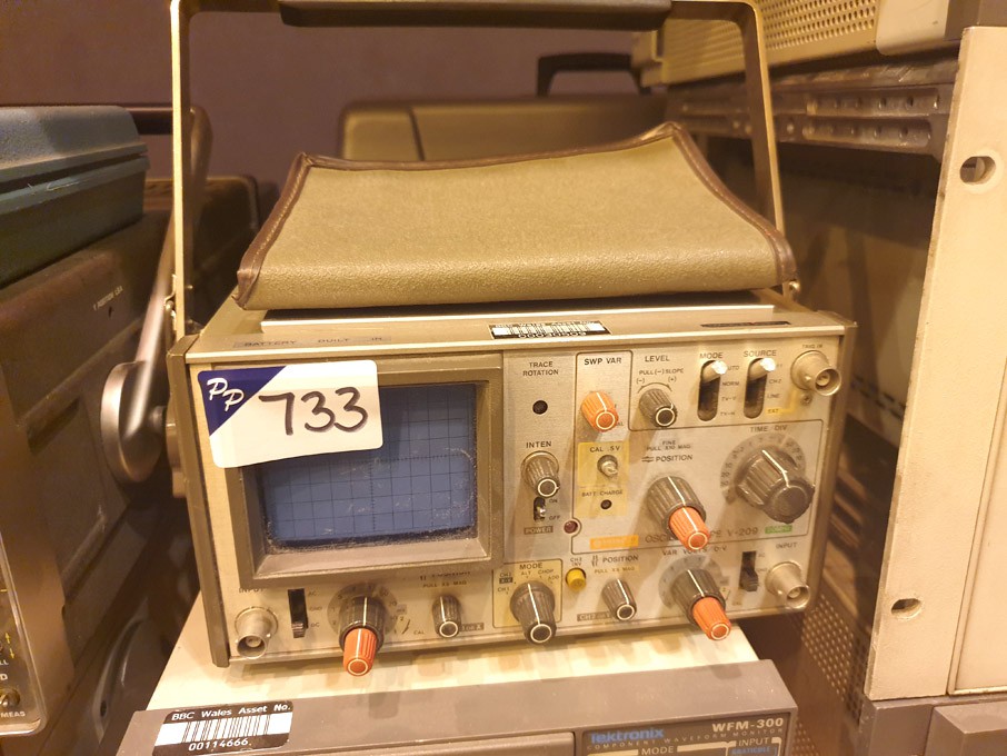 Hitachi V-209 oscilloscope