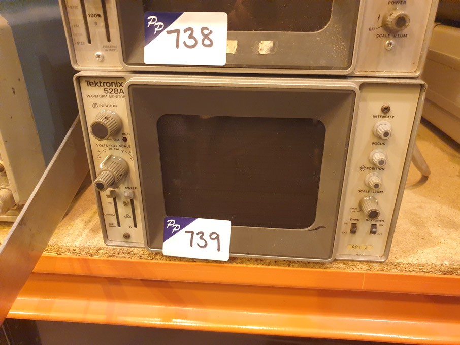 Tektronix 528A waveform monitor