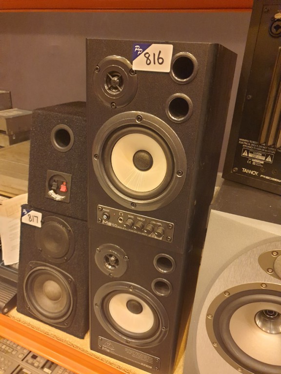 Pair Behringer MS40 speakers