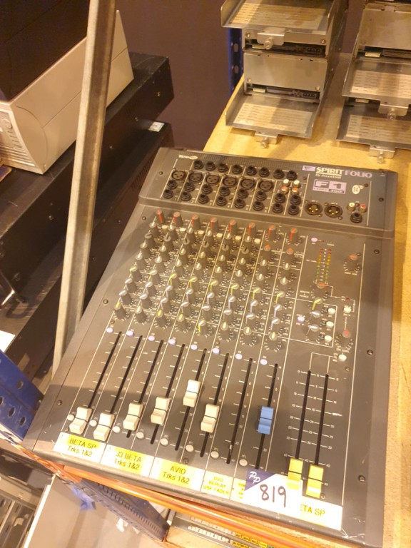 Soundcraft Spirit Folio F1 Fader100 RW5445 mixing...