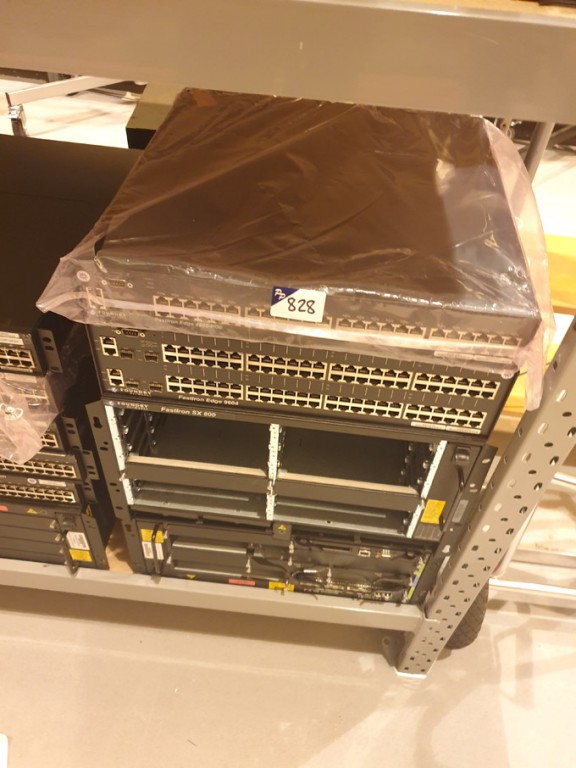Foundry Networks inc: Fast Iron Edge 4802-POE, Fas...