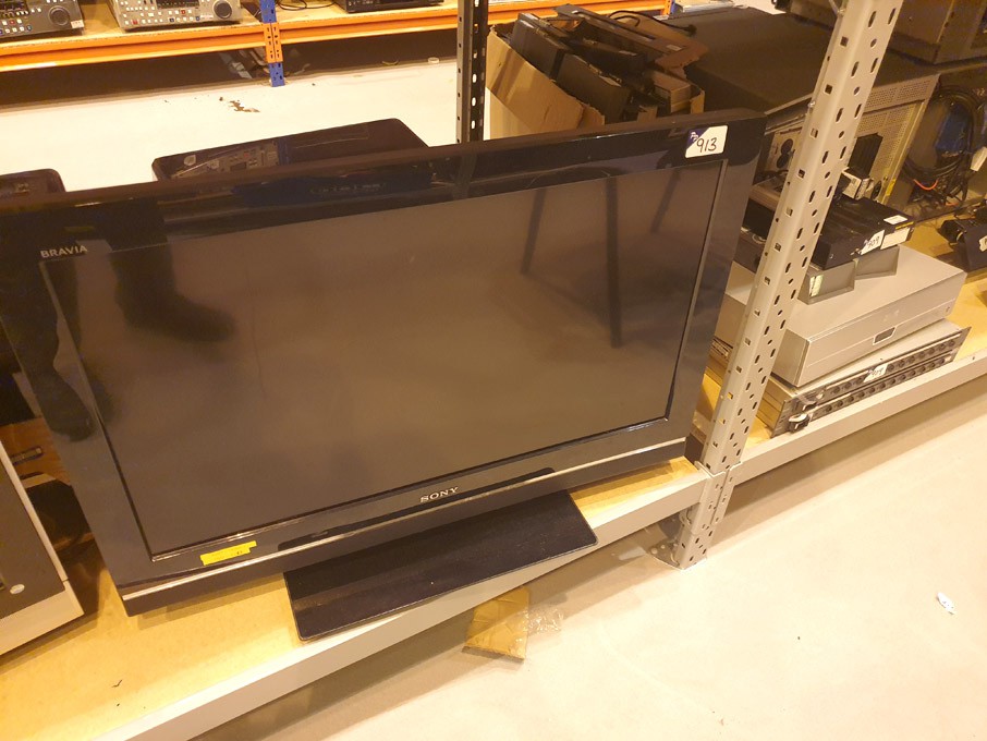 Sony KDL-32V5500 LCD TV on stand