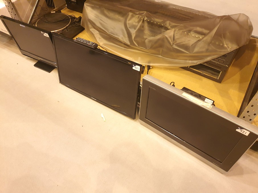 Samsung LS22CRASB/EDC LCD TV on stand, Samsung UE3...