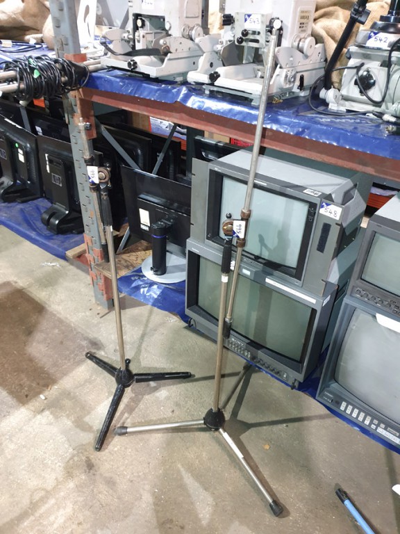 2x free standing microphone stands